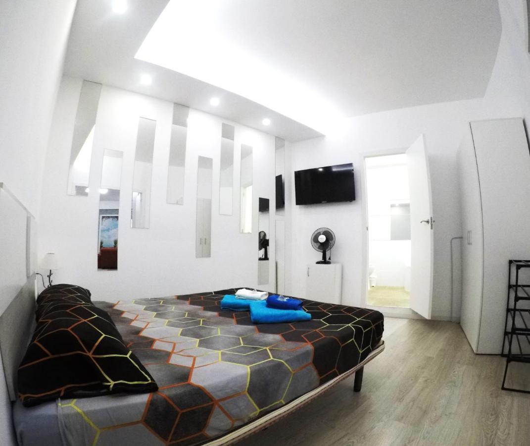 Fantastic 2 Bedrooms, Just 20 Meters From Ocean Playa de las Americas  Exterior foto
